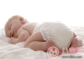 紙尿褲穿多了會變成O型腿嗎  紙尿褲對寶寶的成長會有影響嗎