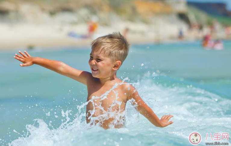 2017夏天寶寶在室外游泳會著涼嗎 寶寶室外游泳注意事項