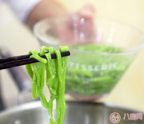 食欲大開的彩色面條：五彩時蔬鮮蝦面