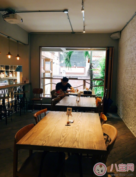 小米粒和爸爸吃飯愛意滿滿 伊能靜寶貝小米粒外出吃什么 小米粒和爸爸吃飯愛意滿滿 伊能靜寶貝小米粒外出吃什么