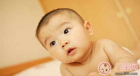 寶寶流口水是怎么回事 寶寶流口水嚴重怎么辦(寶寶可能生病了)