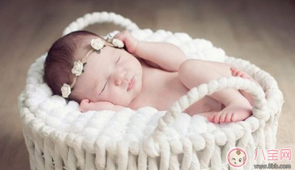 寶寶頭型睡偏了怎么辦 寶寶頭型調整怎么做