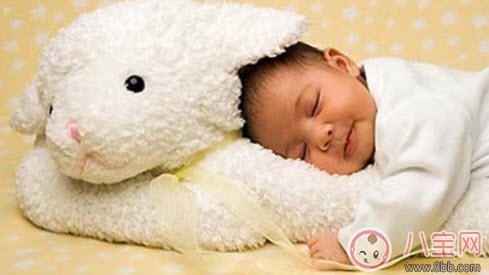 寶寶頭型睡偏了怎么辦 寶寶頭型調整怎么做