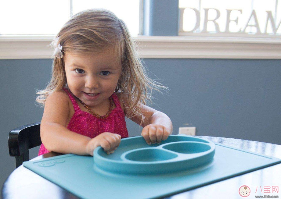 為什么要選專門的兒童餐具,給寶寶挑選餐具時要注意什么 為什么要選專門的兒童餐具,給寶寶挑選餐具時要注意什么