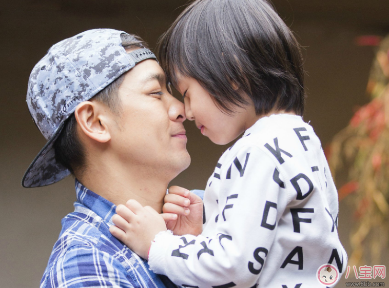 爸爸帶娃只玩手機 怎么讓爸爸會帶娃