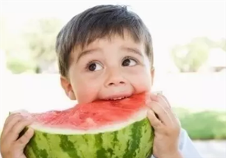 2017三伏天擦爽身粉寶寶痱子更嚴重 防痱寶典來幫忙