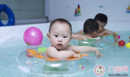 2017夏季寶寶游泳水溫多少合適 嬰兒游泳水溫過高會怎么樣