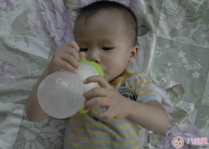 寶寶喝奶喂養的方法是什么 孩子喝奶及特殊孩子喂養方法