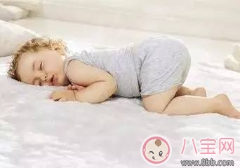 夏季寶寶總把蓋的蹬開 夏季空調房如何蓋被 夏季寶寶總把蓋的蹬開 夏季空調房如何蓋被