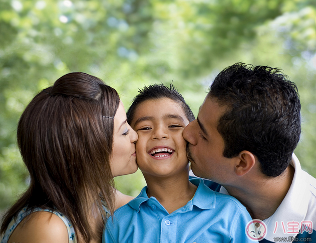 孩子不大方其實(shí)是因?yàn)檫@個(gè) 如何讓孩子變得大方起來 孩子不大方其實(shí)是因?yàn)檫@個(gè) 如何讓孩子變得大方起來