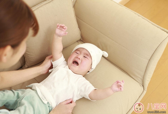 為什么寶寶睡前要哭鬧的原因 寶寶睡覺(jué)哭鬧怎么辦(注意力轉(zhuǎn)移大法) 為什么寶寶睡前要哭鬧的原因 寶寶睡覺(jué)哭鬧怎么辦(注意力轉(zhuǎn)移大法)