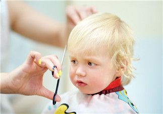 夏季給寶寶理發的技巧 給寶寶理發的正確手法