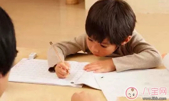 孩子害羞膽小怎么辦 膽小的孩子該如何教育(5句話鼓勵孩子)