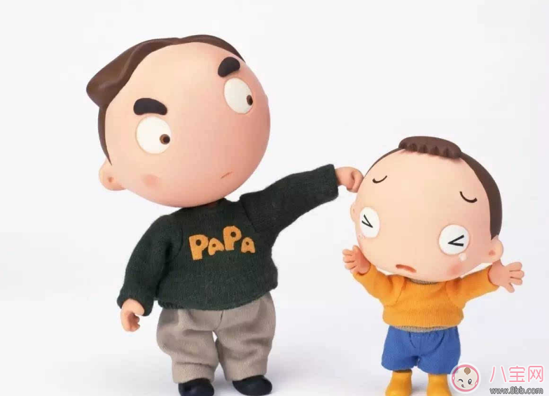 家長孩子的面撿別人的手機 父母的一言一行都會影響孩子