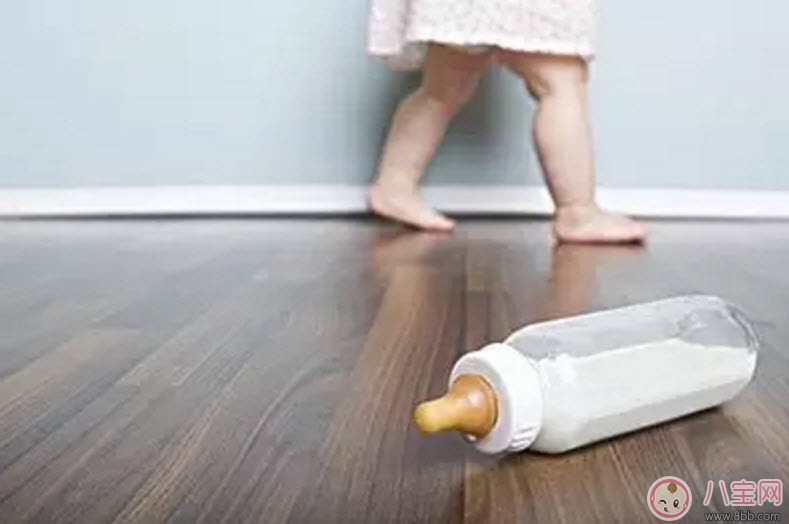 新生兒一直不吃奶的原因 寶寶不吃奶怎么辦 新生兒一直不吃奶的原因 寶寶不吃奶怎么辦