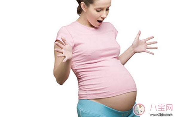 胎動的感覺有哪幾種，各種胎動代表什么意思(寶寶在說話)