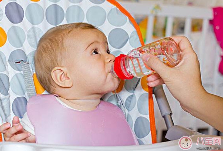 2017夏天寶寶喝什么水 這三種涼白開不能喝 2017夏天寶寶喝什么水 這三種涼白開不能喝