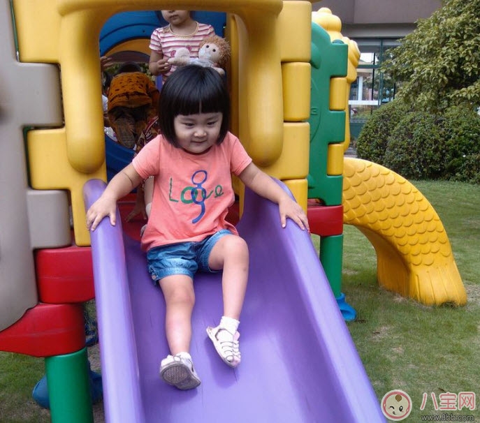 女孩富養的真正含義 女孩富養與窮養的區別 女孩富養的真正含義 女孩富養與窮養的區別