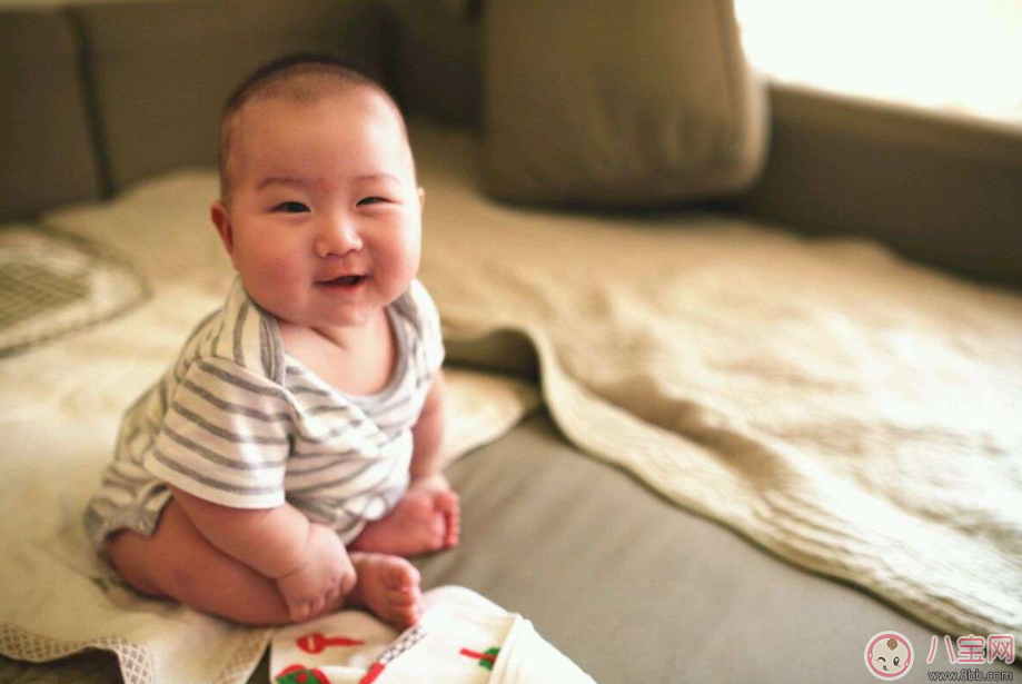 寶寶嘴唇干干的怎么辦 夏天孩子吹空調怎么保濕