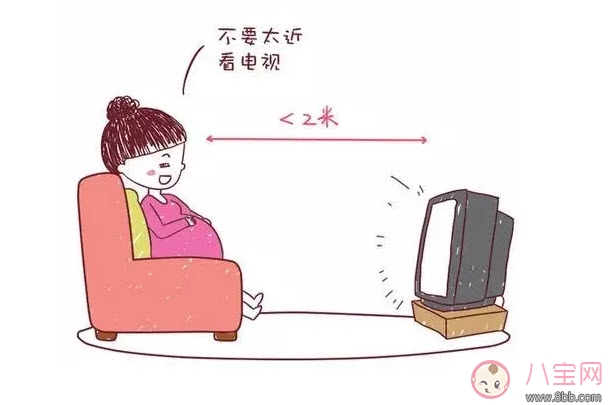 孕婦看電視對胎兒有影響嗎 孕婦看電視有輻射嗎如何預防輻射