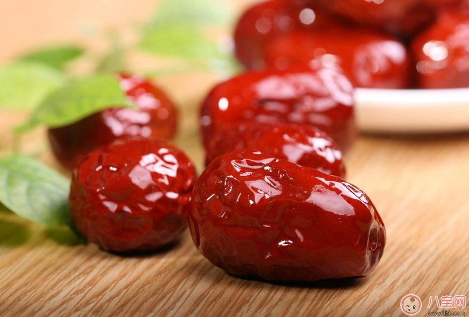 自然豐胸有方法 學(xué)會這些也是大胸妹