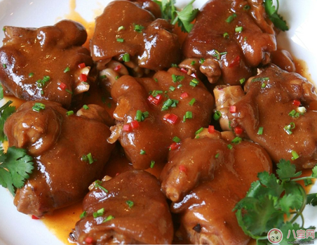 自然豐胸有方法 學(xué)會這些也是大胸妹