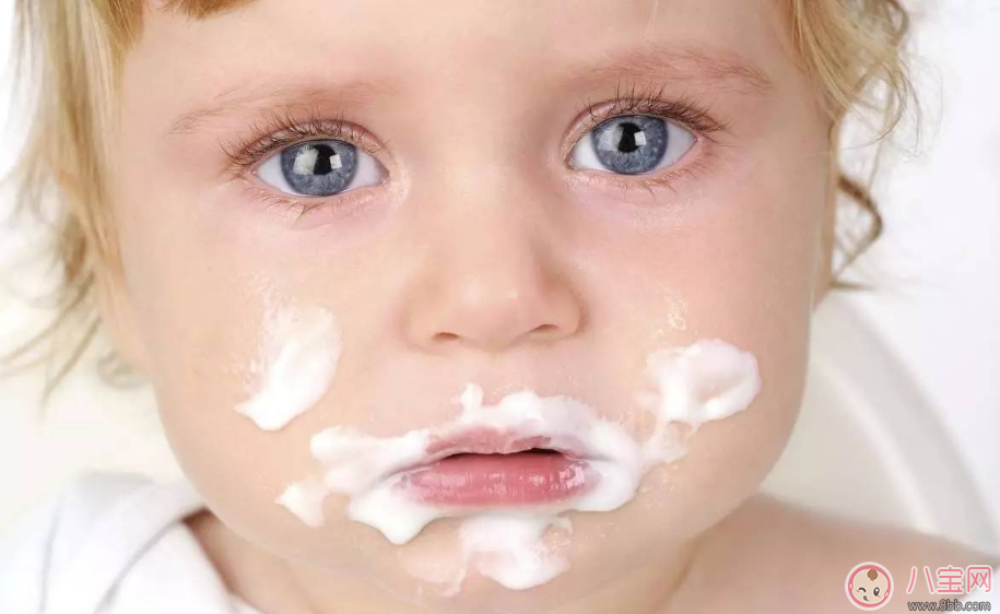 父母這些行為在潛移默化中影響著孩子 生活中這些細節要注意