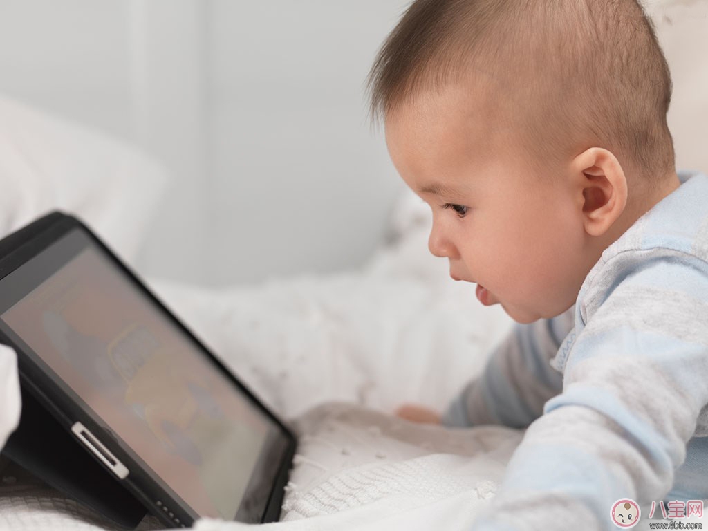 暑假寶寶沉迷電子產品怎么辦 如何管教孩子