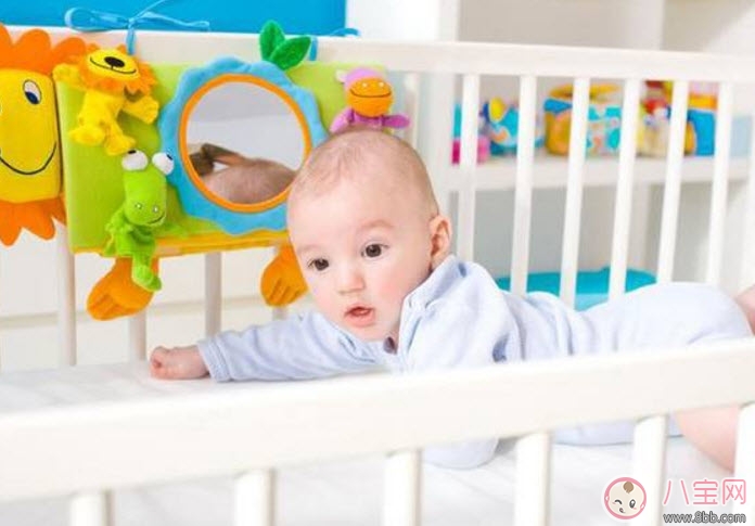 寶寶掉床后應該注意什么 孩子掉床了怎么辦(不能馬上抱寶寶)