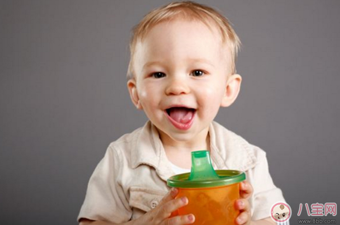 寶寶學(xué)飲杯什么時(shí)候用 學(xué)飲杯怎么選擇比較好