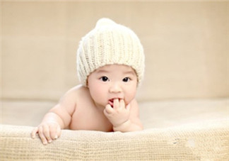 寶寶口腔期要滿足寶吸吮手指的習慣