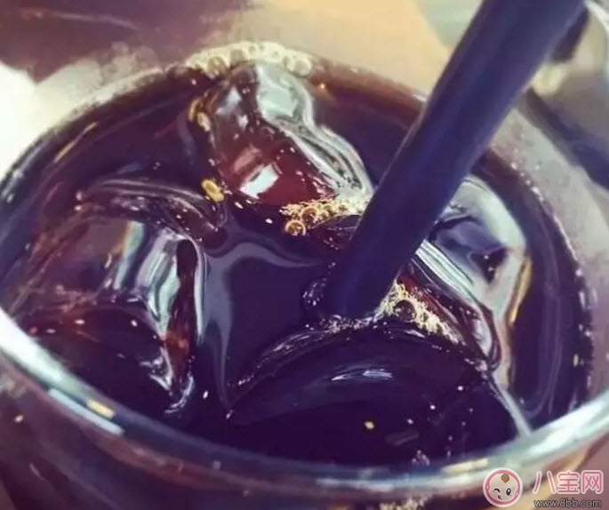 孕婦能喝可樂等碳酸飲料嗎 孕婦喝多少可樂有害(5罐)