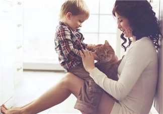 寶寶頭發稀少發黃怎么辦 寶寶頭發長的慢是什么原因