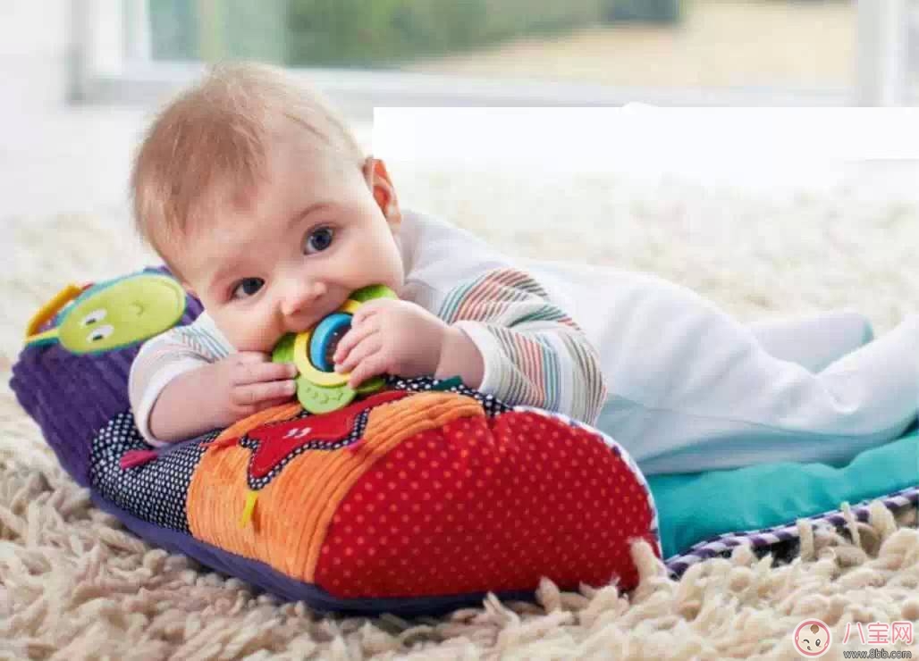 留意一歲前寶寶骨胳走勢 寶寶骨骼發育壞習慣 留意一歲前寶寶骨胳走勢 寶寶骨骼發育壞習慣