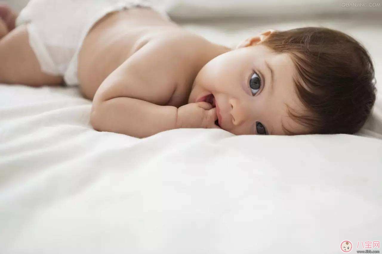 留意一歲前寶寶骨胳走勢 寶寶骨骼發育壞習慣 留意一歲前寶寶骨胳走勢 寶寶骨骼發育壞習慣