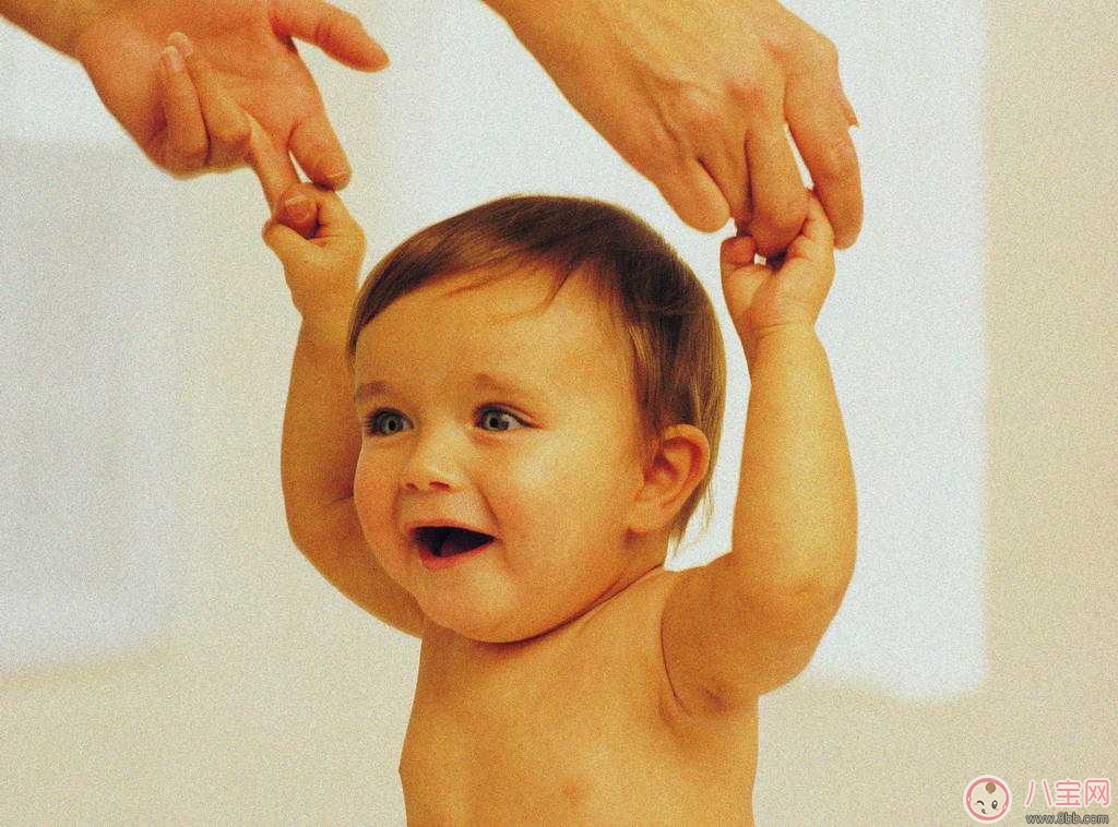 留意一歲前寶寶骨胳走勢 寶寶骨骼發育壞習慣 留意一歲前寶寶骨胳走勢 寶寶骨骼發育壞習慣