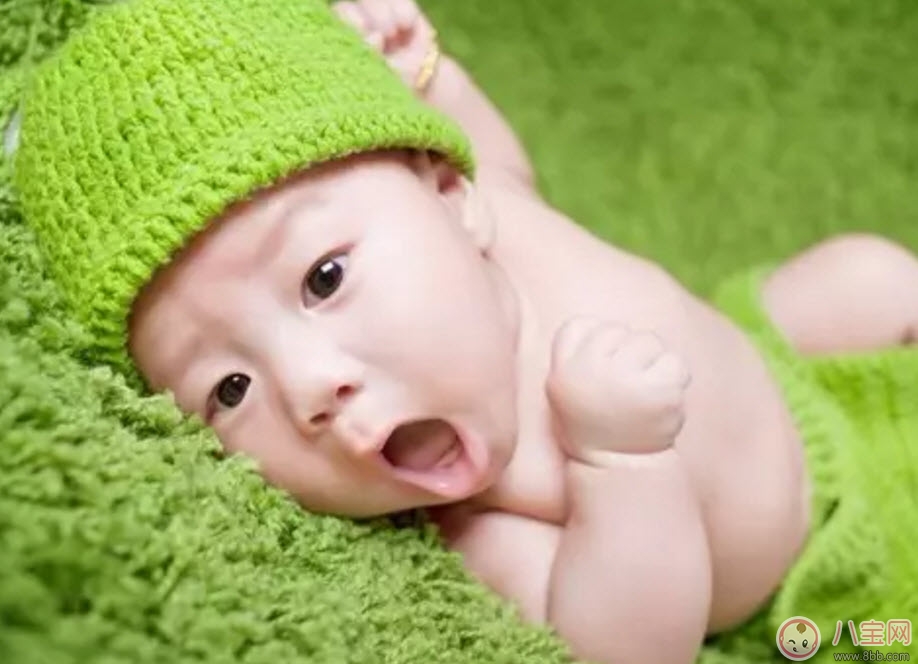 新生兒手腳脫皮要多久 新生兒脫皮怎么護(hù)理(能搽點(diǎn)什么) 新生兒手腳脫皮要多久 新生兒脫皮怎么護(hù)理(能搽點(diǎn)什么)