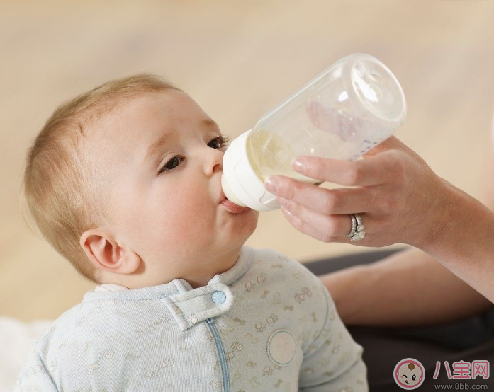 給孩子沖奶用冷水 這一定不是親媽