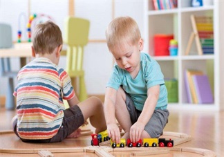 玩積木對孩子的智力開發大 怎么帶孩子玩積木