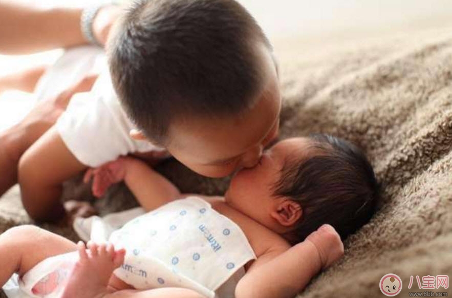 二胎媽媽怎么帶好兩個孩子 二孩媽媽怎么照顧兩個孩子生活學習