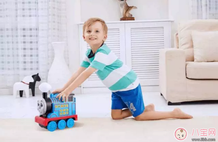 微信語音互陪伴孩子不孤單 動托馬斯故事機測評