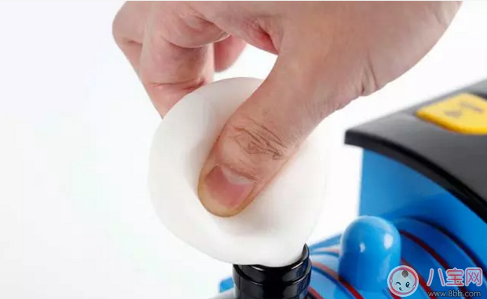 微信語音互陪伴孩子不孤單 動托馬斯故事機測評