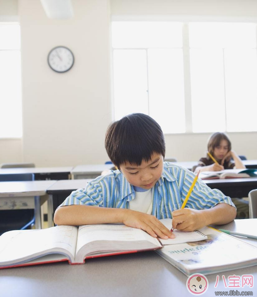 如何讓孩子心甘情愿的寫作業 讓孩子乖乖寫作業這么做比較好