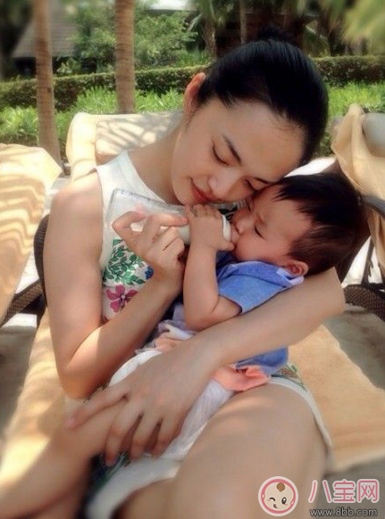 媽媽生氣時可以給孩子喂母乳嗎 發脾氣的媽媽的奶水質量會不會變化 媽媽生氣時可以給孩子喂母乳嗎 發脾氣的媽媽的奶水質量會不會變化