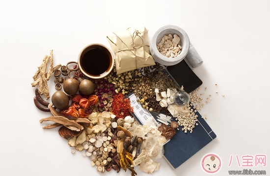 浙江小學(xué)中醫(yī)走進課堂 父母該支持孩子學(xué)習(xí)中醫(yī)知識嗎