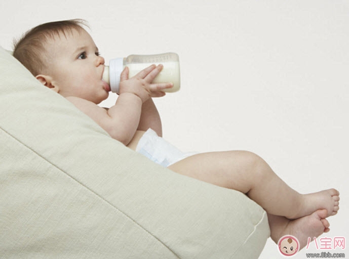 6個月內寶寶要不要喝水 6個月寶寶喝水溫度注意事項 6個月內寶寶要不要喝水 6個月寶寶喝水溫度注意事項