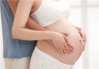 鐘欣怡狂接6個(gè)廣告卻被醫(yī)生警告有早產(chǎn)危險(xiǎn) 早產(chǎn)對胎兒有什么影響？