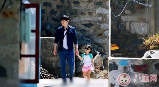 《爸爸去哪兒》鄧倫帶小山竹的方法是什么 鄧倫的育兒經是什么
