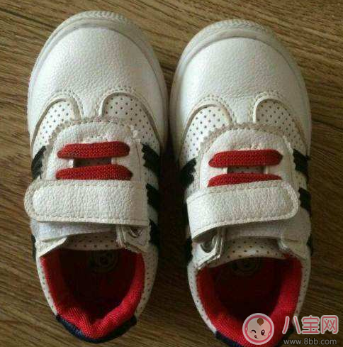 小孩子的鞋子怎么選擇 哪些鞋子是不能買的