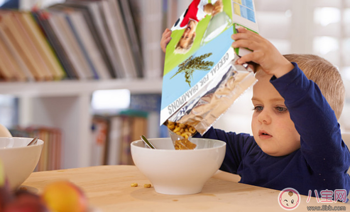 寶寶學吃飯餐具用品推薦 寶寶學吃飯要買什么東西